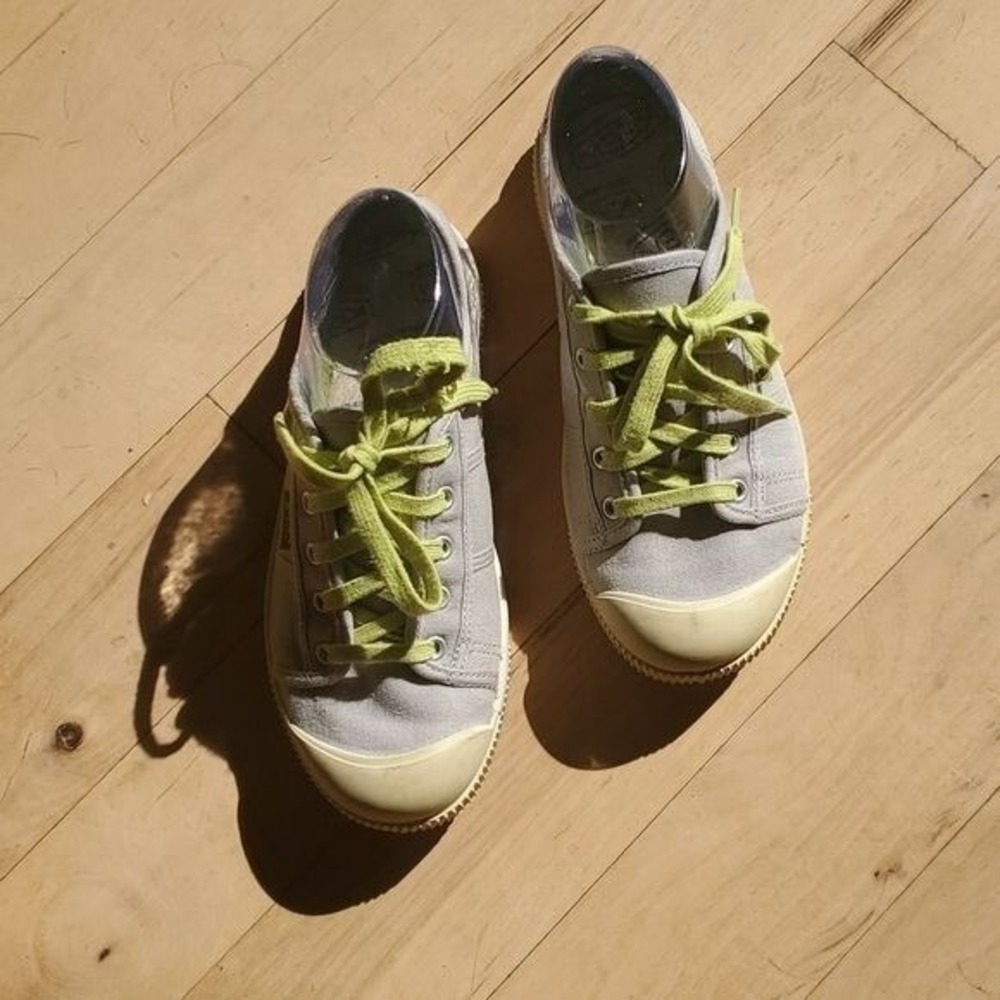 Keen Girl Gray White Vulcanized Sz. 4 Sneakers Shoes